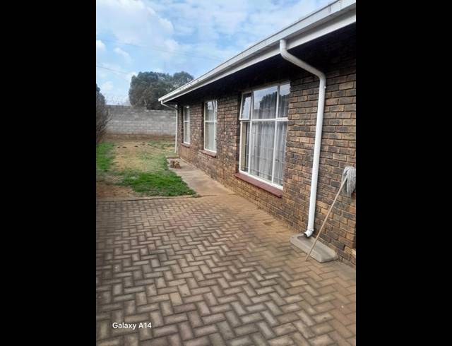 3 BEDROOM HOUSE FOR SALE IN PIMVILLE ZONE 6